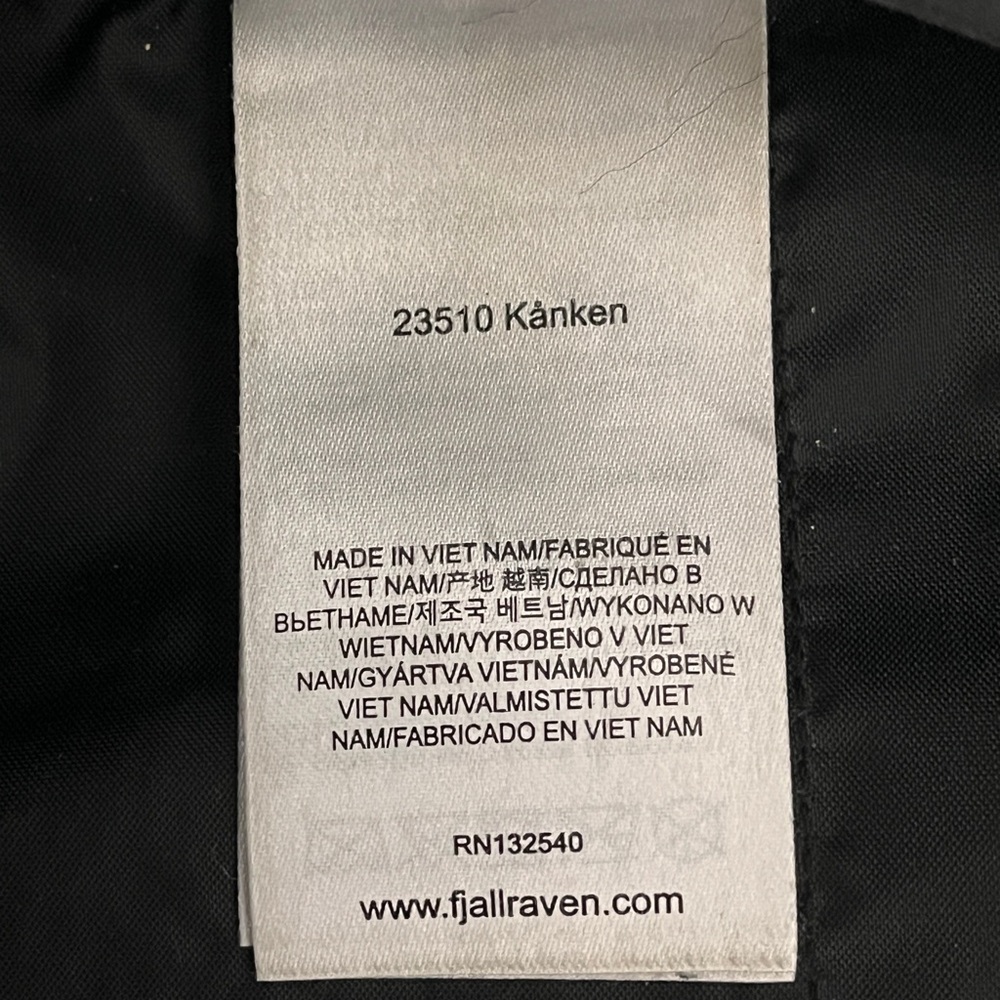Fjall Raven KÅNKEN Charcoal EVERYDAY OUTDOOR Backpack - Picture 9 of 14